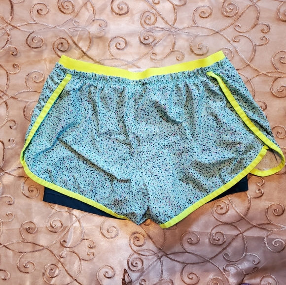 Nike DRI-FIT Running Shorts with extra coverage - Picture 4 of 7